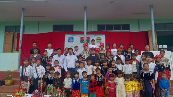 ((၄၈)ကြိမ်မြောက် ကချင်အာဇာနည်နေ့ အခမ်းအနားကို သုညဖက်ဒရယ်ပညာရေးဖောင်ဒေးရှင်းကျောင်း၌ ကျင်းပနေစဥ်။ ဓာတ်ပုံ - Maung Thone Nya/FB)
