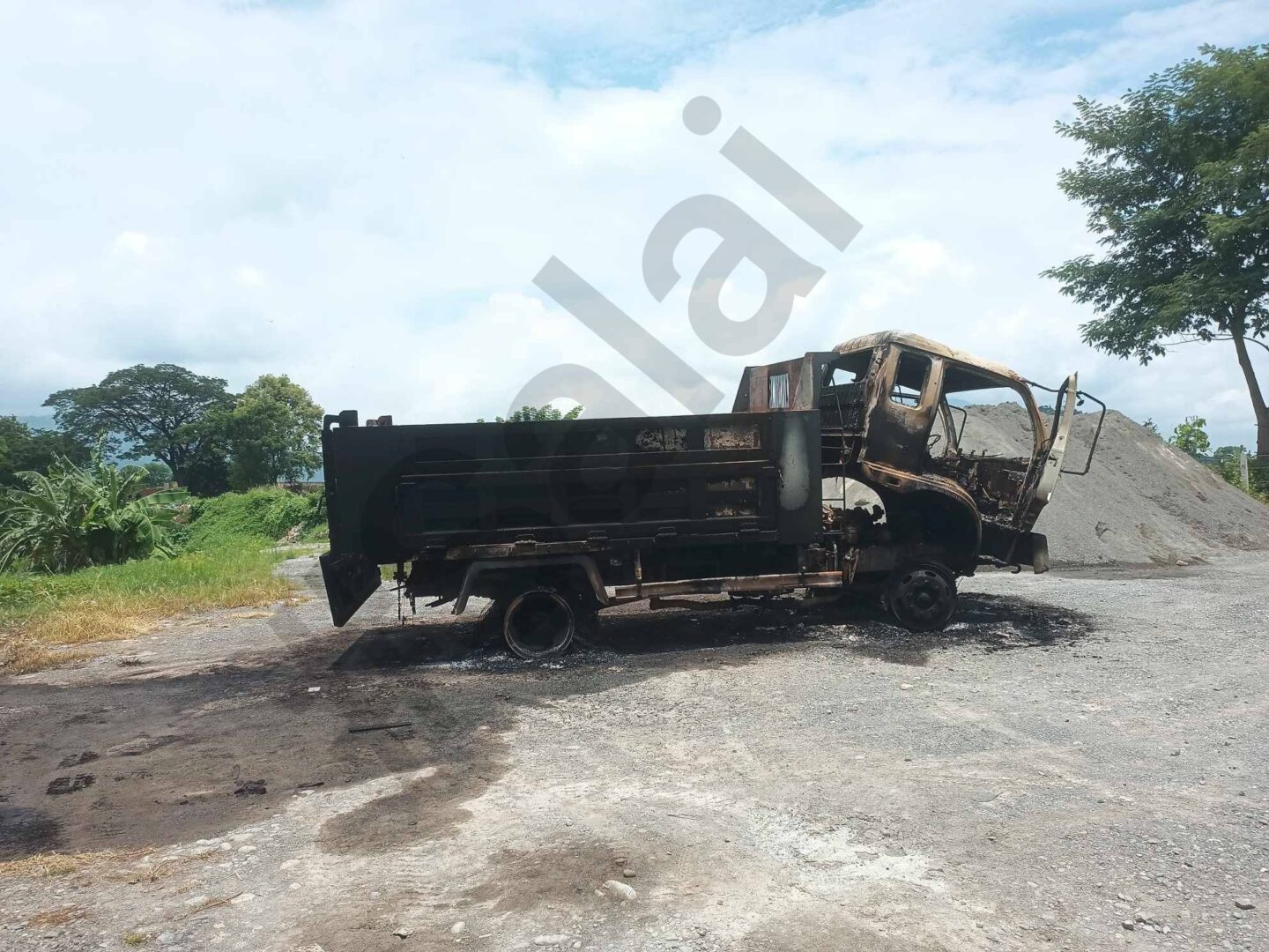 (စစ်ကောင်စီတပ် မီးရှို့ဖျက်ဆီးခဲ့မှုများအား တွေ့ရစဥ်။ ဓာတ်ပုံ - CNO)