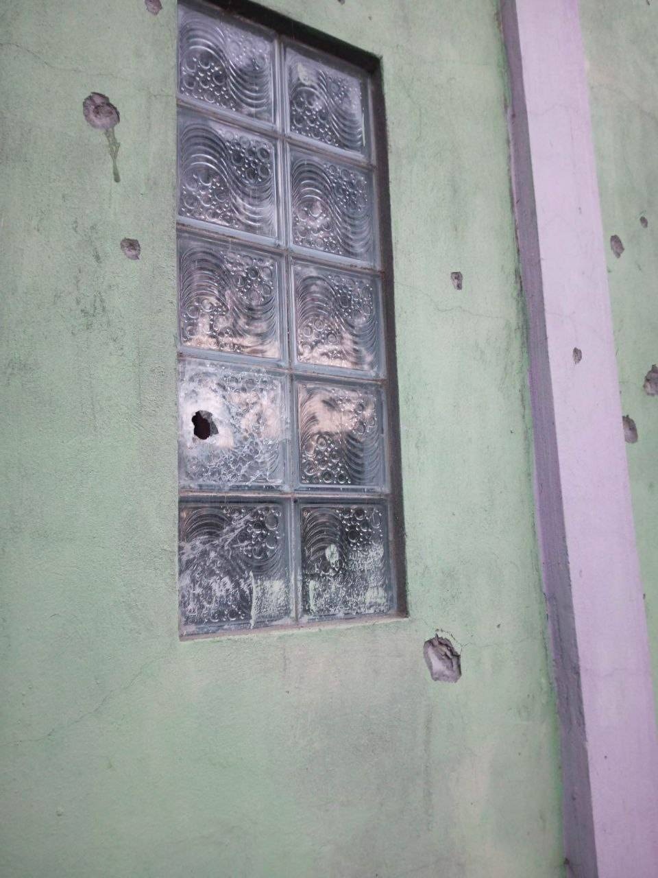 ပျူအဖွဲ့၏ ပစ်ခတ်မှုကြောင့် နေအိမ်ပျက်စီးမှုများအား တွေ့ရစဥ်။ ဓာတ်ပုံ - စွမ်းလင်းထက်(မုံရွာ-အမြင့်လမ်းသတင်းမှန်ပြန်ကြားရေး)