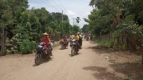 (စစ်ကောင်စီတပ် စစ်ကြောင့်ကြောင့် ထွက်ပြေးတိမ်းရှောင်နေရသော ပြည်သူများအား တွေ့ရစဥ်။ ဓာတ်ပုံ - စစ်ကိုင်းပြည်သူဖေးမကူကွန်ရက်)