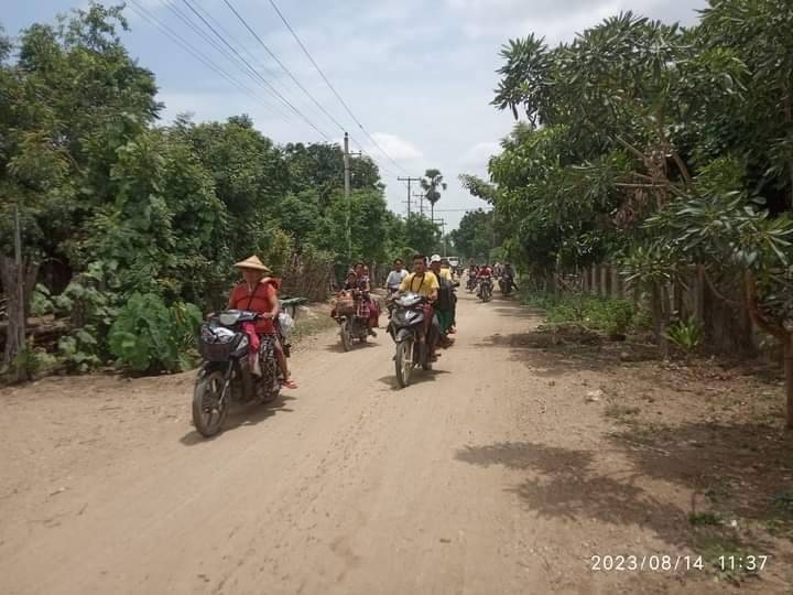 (စစ်ကောင်စီတပ် စစ်ကြောင့်ကြောင့် ထွက်ပြေးတိမ်းရှောင်နေရသော ပြည်သူများအား တွေ့ရစဥ်။ ဓာတ်ပုံ - စစ်ကိုင်းပြည်သူဖေးမကူကွန်ရက်)