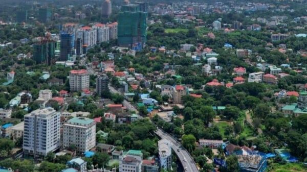 (ရန်ကုန်မြို့ကို အ​ပေါ်စီးမှ​တွေ့ရစဥ်။ ဓါတ်ပုံ-ASEAN Skyline)