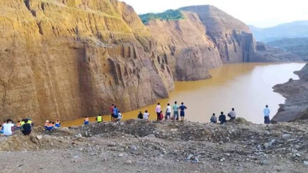(မနမှော် မြေစာပုံပြိုကျပြီးနောက် တွေ့ရစဉ်။ ဓာတ်ပုံ - TH)