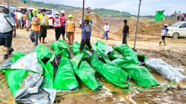 မြေစာပုံပြိုကျရာမှာပါသွားသူတွေထဲက ၂၅ ဦးရဲ့ ရုပ်အလောင်းများပြန်တွေ့