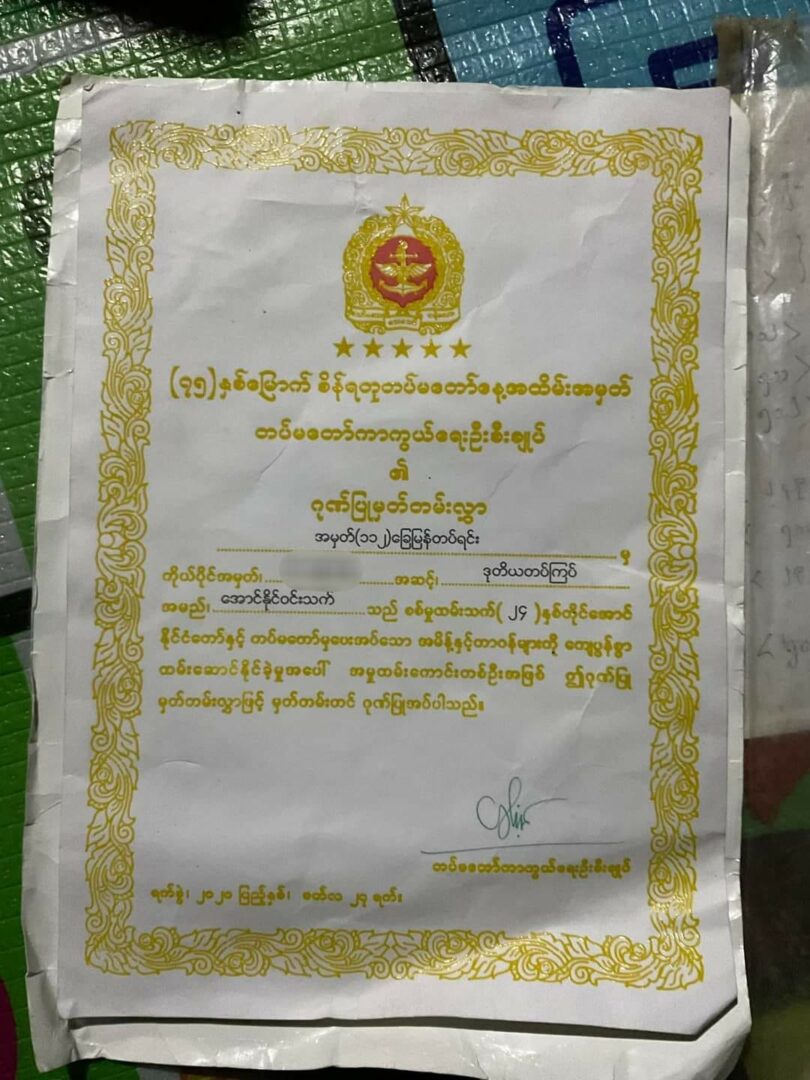 (တပ်မ ၅၅ အောက်ရှိ တပ်ရင်းများထံမှ ကရင်နီတပ်များသိမ်းဆည်းရရှိသော လက်နက်၊ခဲယမ်းနှင့် စစ်တပ်သုံးပစ္စည်းများ ။ဓါတ်ပုံ-မာဝီ ၊CJ ၊ပေးပို့)