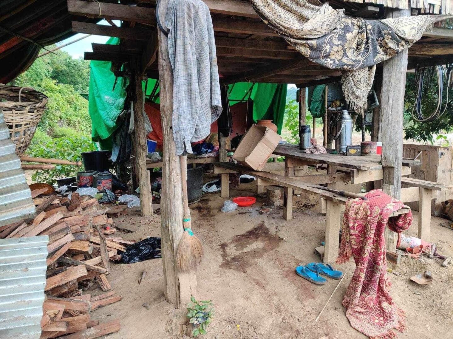(စစ်ကောင်စီတပ် အကြမ်းဖက်စီးနင်းခဲ့သည့် နေရာအား တွေ့ရစဉ်။ ဓာတ်ပုံ - CJ)