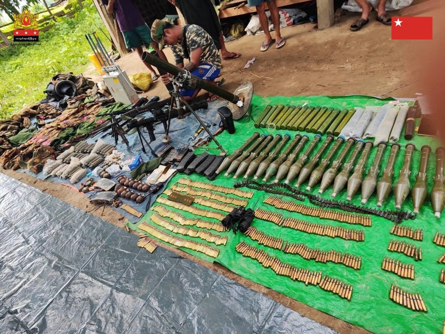 (မော်လိုက်မြို့နယ်တိုက်ပွဲအတွင်း စစ်ကောင်စီတပ်ထံမှ သိမ်းဆည်းရရှိသော လက်နက်ခဲယမ်းများအား တွေ့ရစဉ်။ ဓာတ်ပုံ - MOD/NUG)
