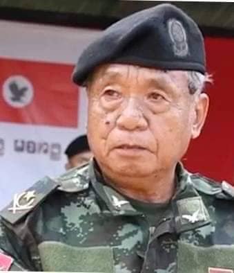 (ကရင်နီတပ်မတော်(KA) စစ်ဦးစီးချုပ်ဗိုလ်မှူးချုပ်အောင်မြတ်အား တွေ့ရစဉ်)
