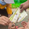 (သပိတ်အင်အားစုများက သြဂုတ်လဆန်းတွင်ကျပ်နှစ်​သောင်းတန်ပုံစံတူ​​ငွေစက္ကူများကို မီရှို့ဆန္ဒပြစဥ်။ဓါတ်ပုံ-CJ)