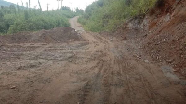 (စစ်ကောင်စီတပ်ဖျက်ဆီးထားသည့်လမ်းပိုင်းအား တအာင်းတပ်မတော် (PSLF/TNLA)တပ် ပြန်ပြုပြင်ပြီးနောက် တွေ့ရစဥ်။ ဓာတ်ပုံ - TNLA)