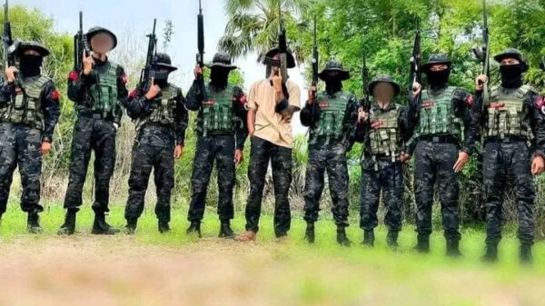 (ပခုက္ကူ(ပကဖ)ရဲဘော်များအား တွေ့ရစဥ်။ ဓာတ်ပုံ - ပခုက္ကူပကဖ)