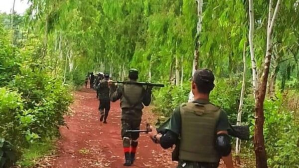 (ဒီးမော့ဆို PDF မှရဲဘော်များအားညရှေ့တန်းတစ်နေရာ၌ တွေ့ရစဉ်။ ဓာတ်ပုံ - ဒီးမော့ဆို PDF)