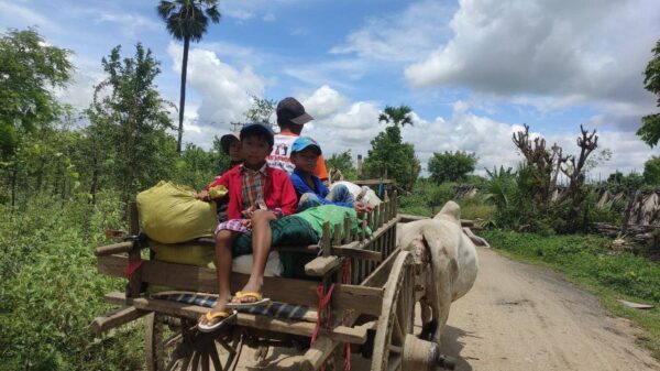 (စစ်ကောင်စီတပ်ရန်ကြောင့် ဘေးလွတ်ရာထွက်ပြေးတိမ်းရှောင်နေရသော ကနီနယ်ရှိ ‌ဒေသခံများအား တွေ့ရစဥ်။ ဓာတ်ပုံ - CJ)
