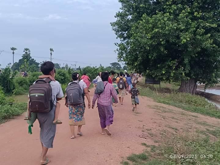 (စစ်ကိုင်းတိုင်းမှ စစ်​ဘေး​ရှောင်ပြည်သူ​တွေ။ဓါတ်ပုံ-ခင်ဦးမြို့နယ်သတင်းမှန်ပြန်ကြား​ရေး၊CJ)