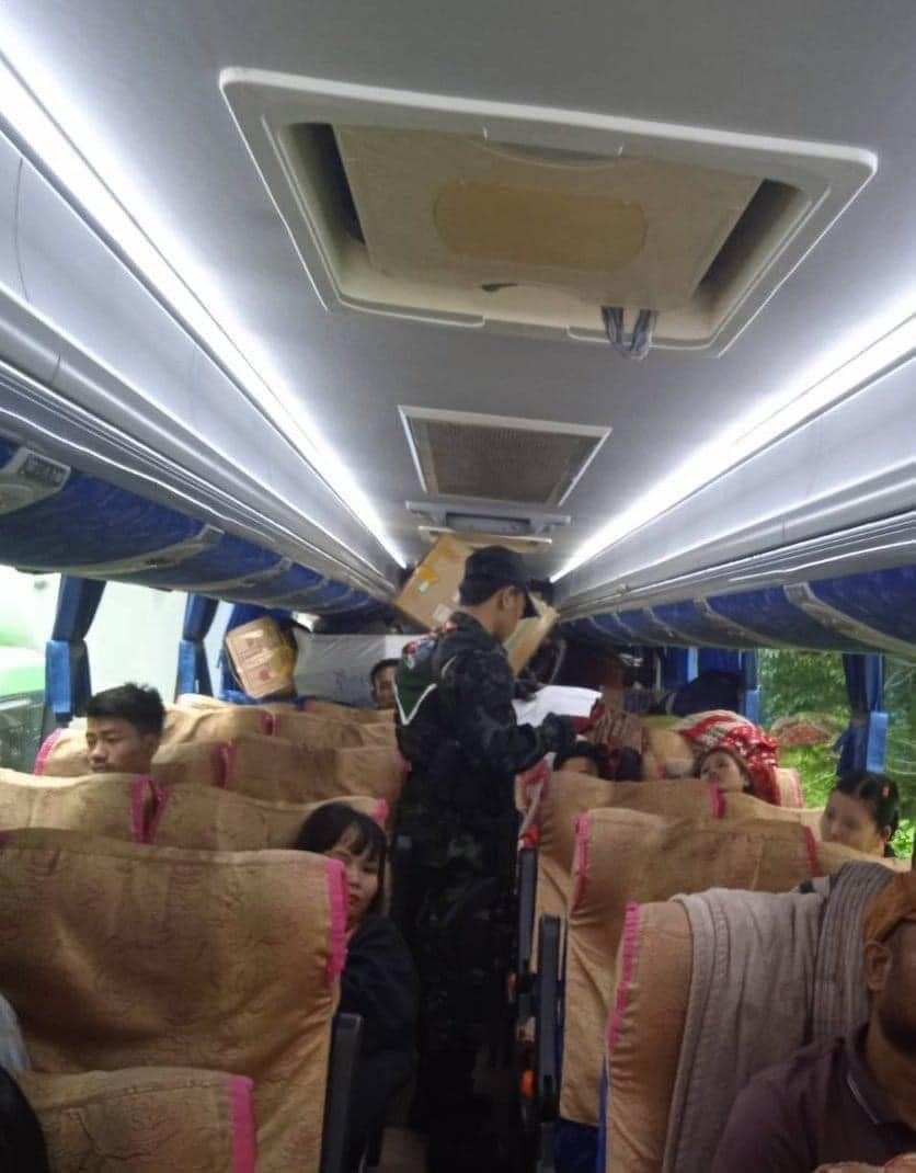 (ပြည်သူ့ကာကွယ်ရေးတပ်မတော်(PDF) တောင်ညိုစစ်ကြောင်းက မော်လမြိုင်-ရေး-ထားဝယ် ပြည်ထောင်စုလမ်းမကြီးပေါ်တွင် လုံခြုံရေးနှင့် ယာဥ်စစ်ဆေးခြင်းများ ဆောင်ရွက်နေမှု မှတ်တမ်းပုံရိပ်များ။ ဓာတ်ပုံ - ကာကွယ်ရေးဝန်ကြီးဌာန/အမျိုးသားညီညွတ်ရေးအစိုးရ)