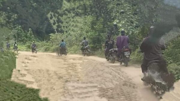 (နေပြည်တော် တပ်ကုန်းမြို့နယ်အနီး စစ်ကောင်စီတပ်အား တိုက်ခိုက်ရန် သွားရောက်သော ရဲဘော်များနှင့် စစ်​ကောင်စီတပ်ထံမှ သိမ်းဆည်းရရှိ​သော ဆိုင်ကယ်၊ကျည်နှင့်ကျည်​ဘောက်တို့ကို တွေ့ရစဉ်။ ဓာတ်ပုံ - OPRF - PLA)
