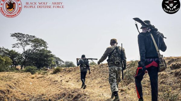 (BLACK WOLF - ARMYတပ်ဖွဲ့မှ ရဲဘော်များအား တွေ့ရစဉ်။ ဓာတ်ပုံ - BLACK WOLF - ARMY)