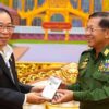 (အာဏာသိမ်းခေါင်းဆောင် မင်းအောင်လှိုင်နှင့် ရှမ်းပြည်ပြန်လည်ထူထောင်ရေးကောင်စီ(RCSS)ခေါင်းဆောင်တို့ ၂၀၂၂ မေလက တွေ့ဆုံနေစဥ်။ ဓာတ်ပုံ - စကစ)