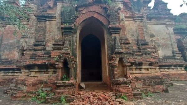 ပုဂံ မြောက်ဂူနီဘုရားရဲ့ မုခ်ပေါင်းကူးပြိုကျ