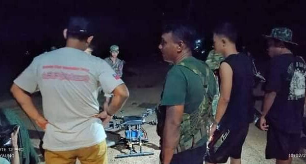 (မြောင်ရဲစခန်းနှင့် ကျောက်ရစ်စခန်းအား ဒရုန်းဖြင့်ဗုံးချတိုက်ခိုက်ရန် ပြင်ဆင်နေစဥ်။ ဓာတ်ပုံ-Ko Nway Oo- Myaung)