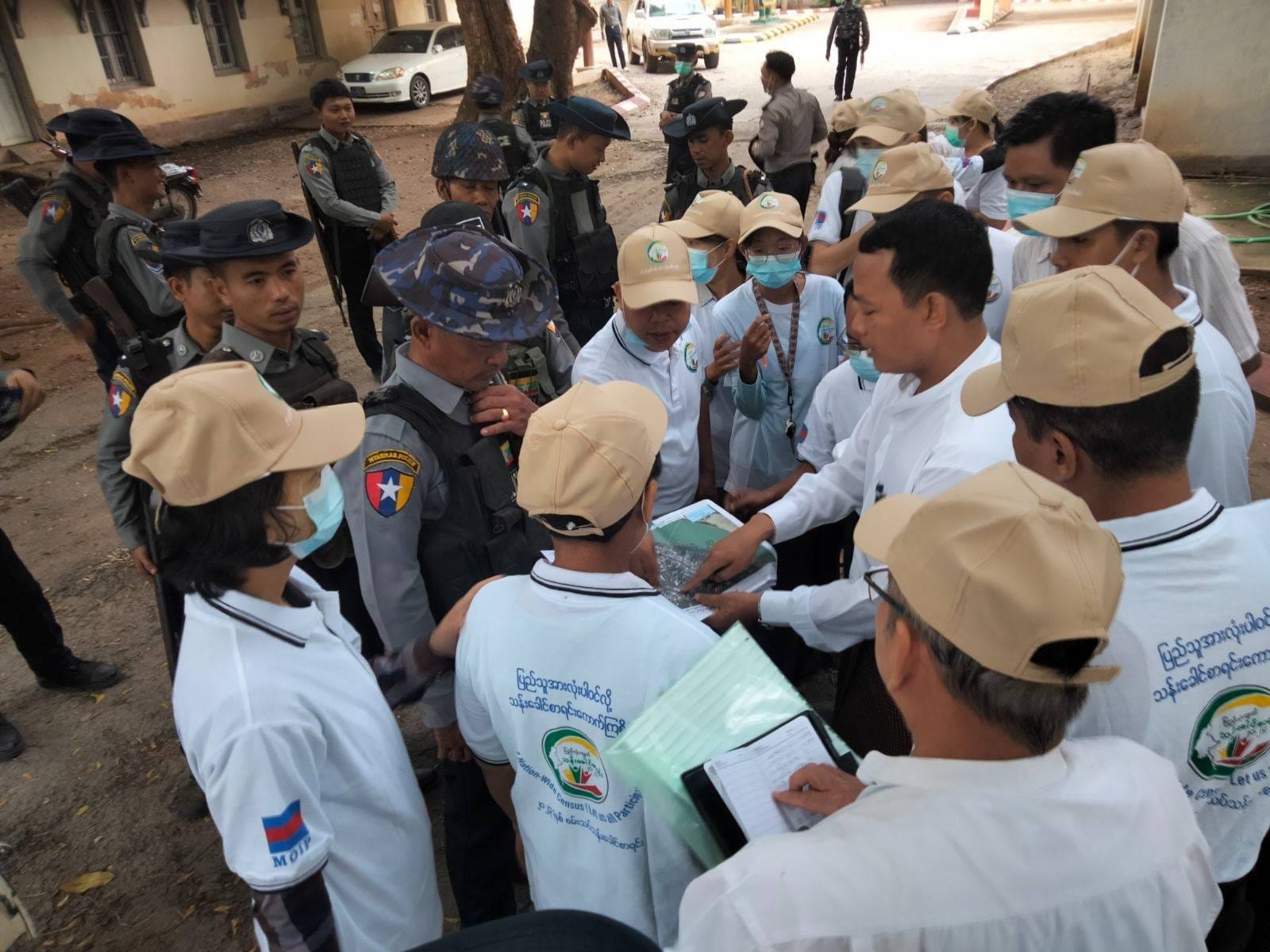 ဓာတ်ပုံ − စစ်ကောင်စီ