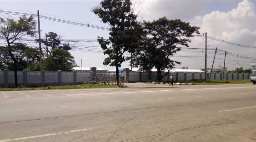 (သာကေတမြို့နယ် ရှုခင်းသာလမ်းမကြီးပေါ်ရှိ ရေတပ်စခန်းဝင်း(ပုံအဟောင်းအသုံးပြုထားသည်)။ ဓါတ်ပုံ-CJ)