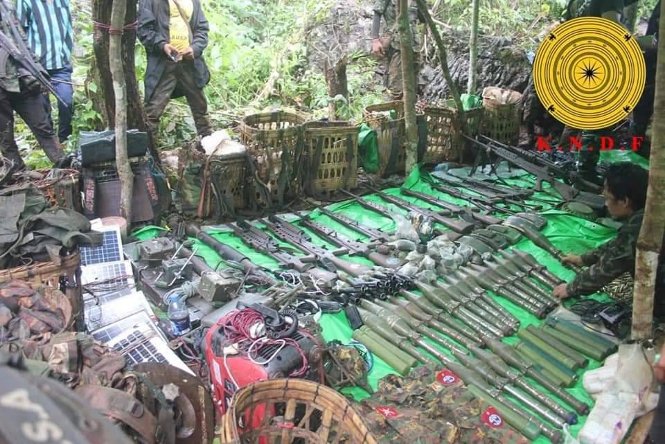 (စက်တင်ဘာအတွင်း တိုက်ပွဲများမှ သိမ်းဆည်းရမိခဲ့သော စစ်ကောင်စီ၏ လက်နက်ခဲယမ်းများ ။ ဓာတ်ပုံ - KNDF)