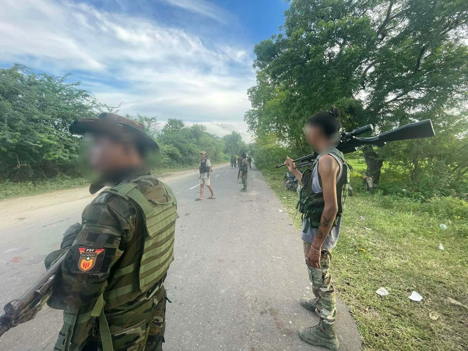 (မုံရွာမြို့ အနီး​တွေ့ရ​သော PDF များ။ဓါတ်ပုံ-​ပေးပို့)