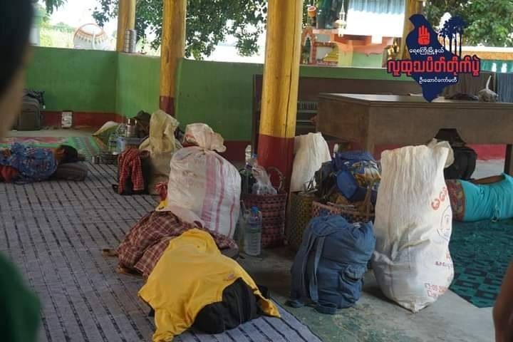 (ထွက်ပြေးတိမ်းရှောင်နေရသော ရေလယ်ကျွန်းဒေသမှ ပြည်သူများအား တွေ့ရစဥ်။ ဓာတ်ပုံ-ရေစကြိုမြို့နယ်လူထုသပိတ်တိုက်ပွဲဦးဆောင်ကော်မတီ)
