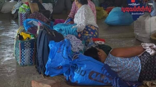 (ထွက်ပြေးတိမ်းရှောင်နေရသော ရေလယ်ကျွန်းဒေသမှ ပြည်သူများအား တွေ့ရစဥ်။ ဓာတ်ပုံ-ရေစကြိုမြို့နယ်လူထုသပိတ်တိုက်ပွဲဦးဆောင်ကော်မတီ)