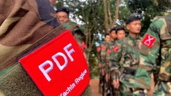 (KIA၊PDF ပူးပေါင်းတပ်မှ ရဲဘော်များအား တွေ့ရစဥ်။ ဓာတ်ပုံ - CJ)