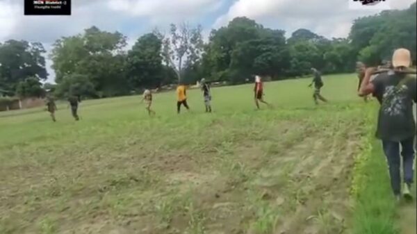 (မြေလတ်PDFအဖွဲ့ဝင်ရဲဘော်များအား စစ်ဆင်ရေးတစ်ခုတွင် တွေ့ရစဥ်။ဓာတ်ပုံ - File Photo)
