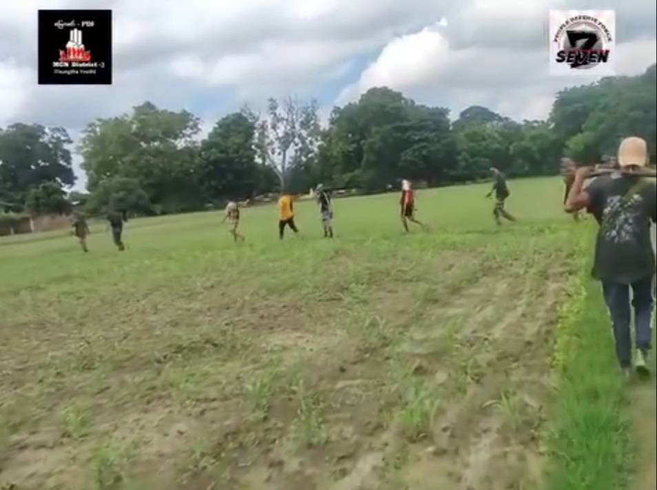 (မြေလတ်PDFအဖွဲ့ဝင်ရဲဘော်များအား စစ်ဆင်ရေးတစ်ခုတွင် တွေ့ရစဥ်။ဓာတ်ပုံ - File Photo)