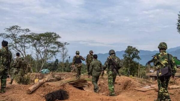 (အောင်ဂျာစခန်းသိမ်းပိုက်ပြီးနောက် အဆိုပါ စခန်းကုန်းအား ဒုဗိုလ်ချုပ်ကြီးဂွန်မော် သွားရောက်ကြည့်ရှု့စဉ်တွေ့ရစဉ်။ ဓာတ်ပုံ - Gunmaw Sumlut/FB)