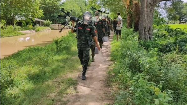 (စစ်ဆင်ရေးသွားရောက်နေသော ဗိုလ်ကျားရိုင်း ပြည်သူ့ကာကွယ်ရေးအဖွဲ့၏ ရဲဘော်များအား တွေ့ရစဥ်။ ဓာတ်ပုံ - Cj)