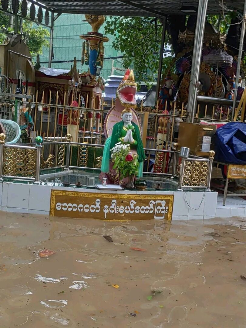 (ရန်ကုန်တွင် အောက်တိုဘာ ၂၄ ရက်ကရေကြီးရေလျှံနေမှုမြင်ကွင်း။ဓါတ်ပုံ-CJ)