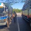 (မော်လမြိုင်-ရေး-ထားဝယ် အမှတ်(၈)ပြည်ထောင်စုကားလမ်းမတစ်လျှောက် နယ်မြေဒေသစိုးမိုးရေးနှင့် ခရီးသွားပြည်သူများ လုံခြုံစိတ်ချစွာသွားလာနိုင်ရေးအတွက် KNLA၊ PDF ပူးပေါင်းတပ်ဖွဲ့များ စစ်ဆေးနေစဥ်။ ဓာတ်ပုံ - J.O.C)