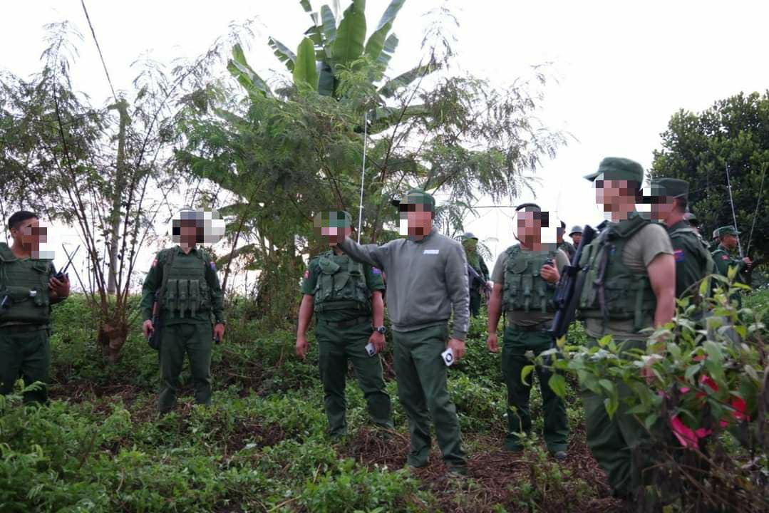 (ယနေ့နံနက် တိုက်ပွဲအချို့တွင် စစ်ကောင်စီတပ်ထံမှ စစ်သုံ့ပန်းနှင့် သိမ်းဆည်းရရှိသော လက်နက် ခဲယမ်းအချို့ကို MNDAA ကပြသထားစဉ်။ ဓာတ်ပုံ-The Kokang)