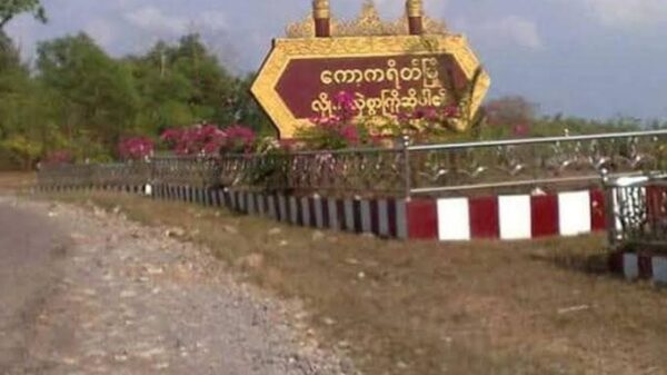(KNU/KNLA မှ ရဲဘော်များအား တွေ့ရစဉ်။ ဓာတ်ပုံ - CJ)
