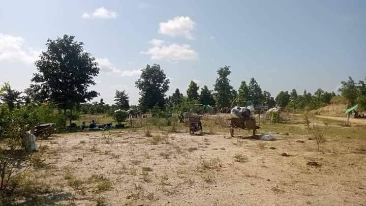 (ထွက်ပြေးတိမ်းရှောင်နေရသော ပေါက်မြို့နယ်မှ ဒေသခံ ပြည်သူများအား တွေ့ရစဥ်။ ဓာတ်ပုံ-Pauk Newsletter)