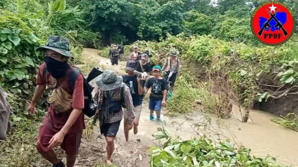 (ပြည်ခရိုင် တပ်ရင်း ၃၆၀၁(PPDF)မှ ရဲဘော်များအား ရှေ့တန်းတစ်နေရာတွင် တွေ့ရစဥ်။ ဓာတ်ပုံ - ပေးပို့)