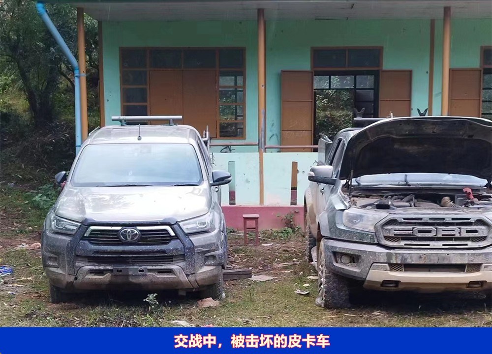 (စစ်ကောင်စီတပ်ဖွဲ့ထံမှ လက်နက်ခဲယမ်း အချို့သိမ်းဆည်းရရှိပြီး ယင်းအထဲတွင် မူးယစ်ဆေးဝါးစိတ်ကြွပြားများပါဝင်နေသည်ကို တွေ့ရစဥ်။ ဓာတ်ပုံ - The Kokang)
