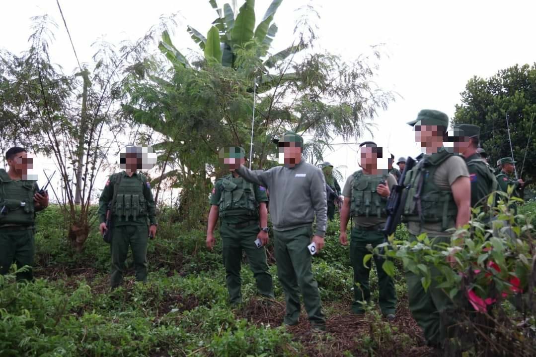 (ယ​နေ့နံနက် တိုက်ပွဲအချို့ တွင် စစ်​ကောင်စီတပ်ထံမှ စစ်သုံ့ပန်းနှင့် သိမ်းဆည်းရရှိ​သော လက်နက် ခဲယမ်းအချို့ကို MNDAA ကပြသထားမှ ။ စစ်​ကောင်စီတပ်၏ စစ်​ဆေးဂိတ်ကို တိုက်ခိုက်ထားစဥ်။ ဓါတ်ပုံ-The Kokang ၊ CJ)