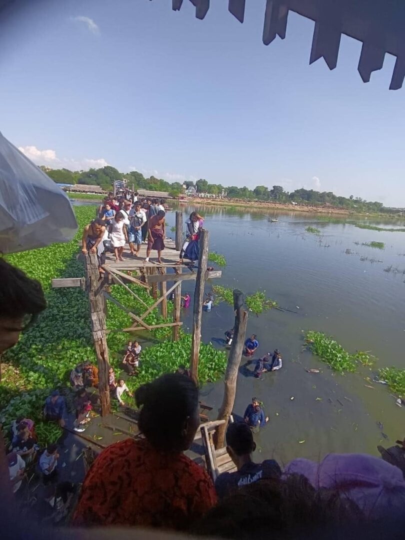 ဓာတ်ပုံ − လူမှုကွန်ရက်