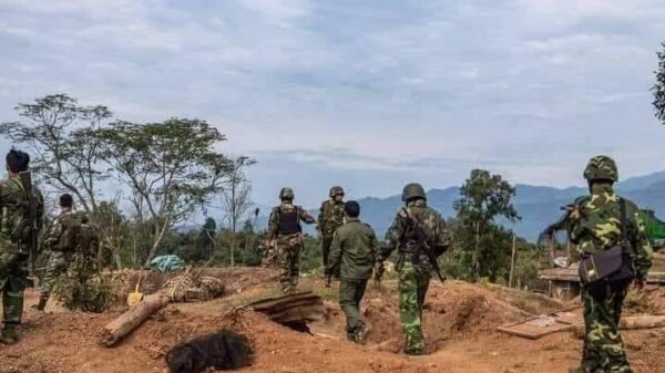 (အောင်ဂျာစခန်းသိမ်းပိုက်ပြီးနောက် အဆိုပါ စခန်းကုန်းအား ဒုဗိုလ်ချုပ်ကြီးဂွန်မော် သွားရောက်ကြည့်ရှု့စဉ်တွေ့ရစဉ်။ ဓာတ်ပုံ - Gunmaw Sumlut/FB)