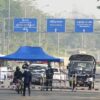 (နေပြည်တော်ရှိ စစ်ကောင်စီစစ်ဆေးရေးဂိတ်တစ်ခုအား တွေ့ရစဥ်။ ဓာတ်ပုံ - Cj)