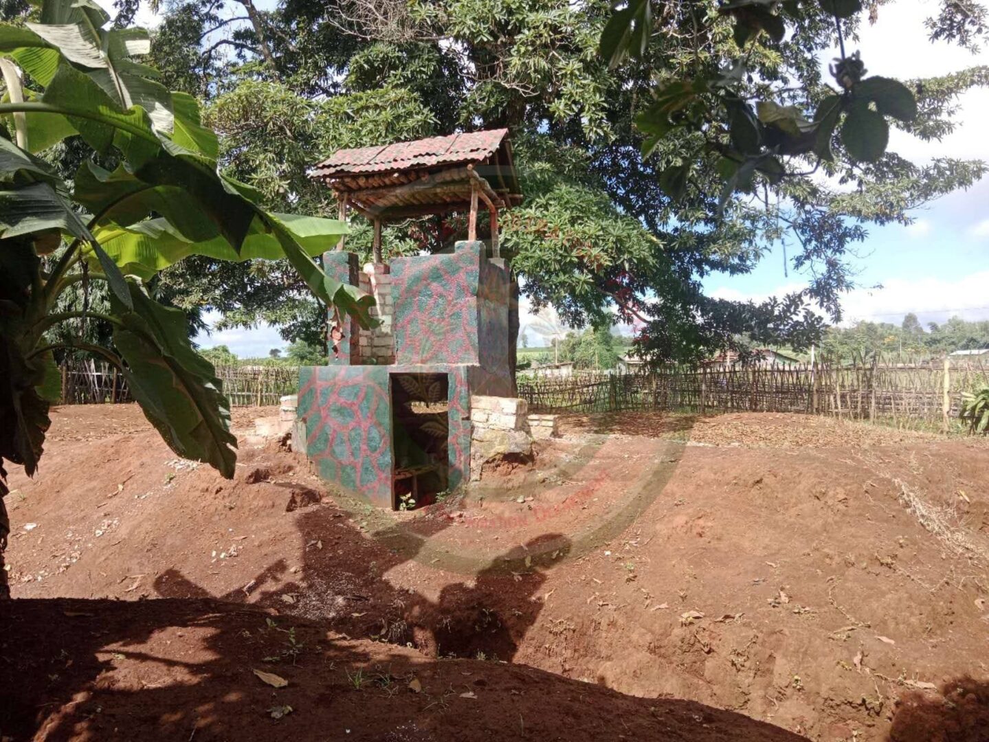 (စခန်းလုံးကျွတ်ထွက်ပြေးသွားသည့် လားရှိုးနှင့် သိန္နီမြို့နယ်ကြားရှိ စစ်ကောင်စီတပ်စခန်းအား တွေ့ရစဥ်။ ဓာတ်ပုံ - TNLA)