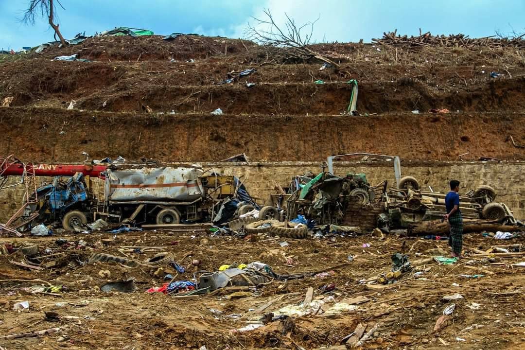 စစ်ကောင်စီတပ် ဗုံးကျဲတိုက်ခိုက်မှု ကြောင့် မုန်လိုင်ခက်စစ်ရှောင်စခန်း အပျက်အစီးများ ။ဓါတ်ပုံ-KIA ၊ CJ