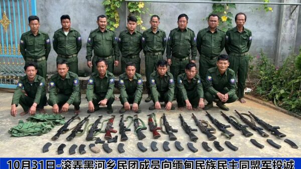 (MNDAA ထံ အလင်းဝင်လာသည့် ပြည်သူ့စစ်အဖွဲ့အား တွေ့ရစဉ်။ ဓာတ်ပုံ - MNDAA)