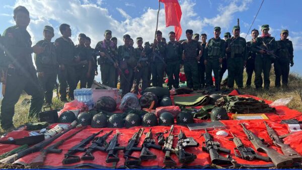 (MNDAAက ကိုးကန့်ခရိုင် တုန်းရှမ်း‌ဒေသ မန်တုံပရှိစစ်ကောင်စီတပ်စခန်းအား သိမ်းပိုက်ပြီးနောက် တွေ့ရစဥ်။ ဓာတ်ပုံ - The Kokang)